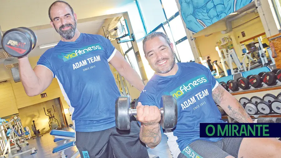 Campeões a levantar pesos Campeões a levantar pesos