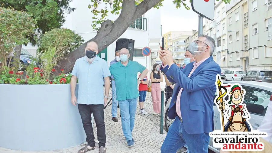 Olh’ó passarão! Olh’ó passarão!