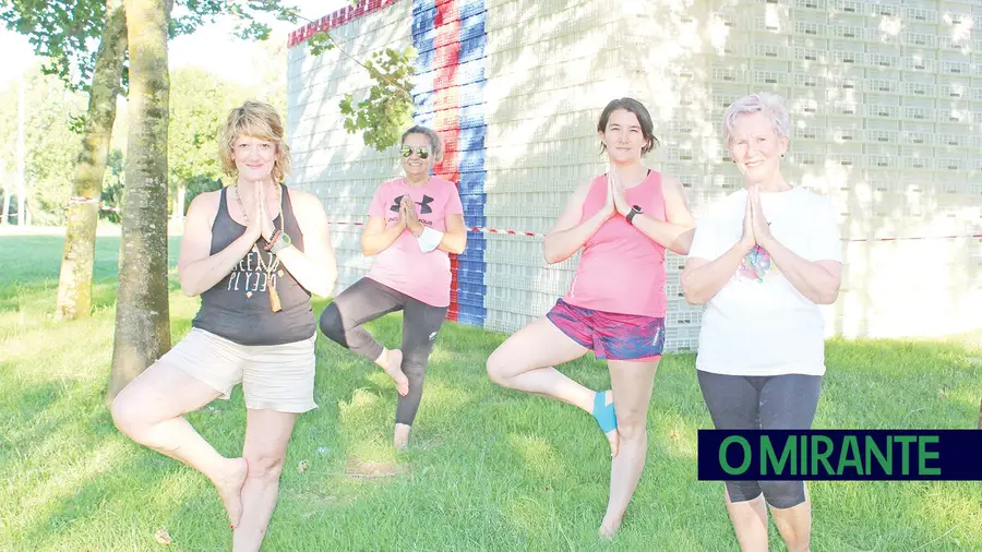 Aulas de yoga à beira do Tejo atraem praticantes de várias gerações