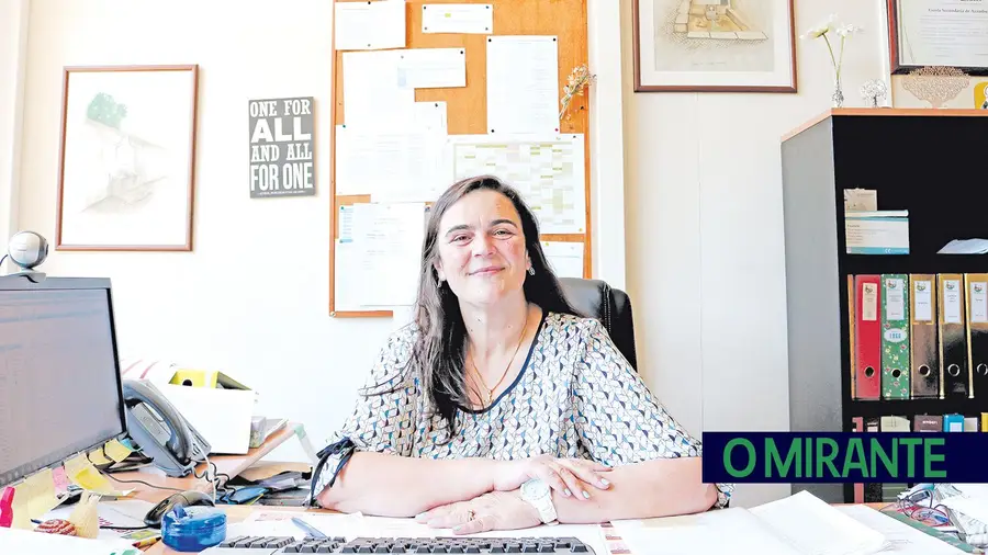 Agrupamento de Escolas de Azambuja: atento à mudança, inclusivo e resiliente Agrupamento de Escolas de Azambuja: atento à mudança, inclusivo e resiliente