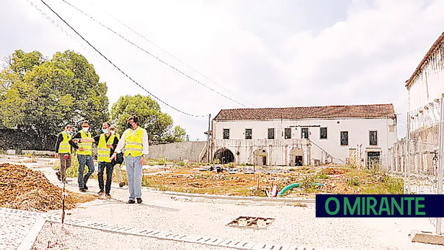 Obras no Largo do Mosteiro de Almoster estão prontas três anos depois