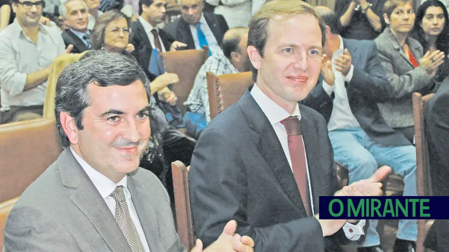 Autarcas do Cartaxo livram-se de processo por incumprimento do PAEL Autarcas do Cartaxo livram-se de processo por incumprimento do PAEL