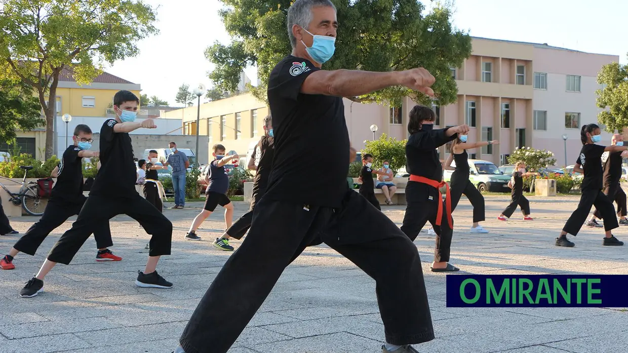 Kenpo une famílias na Sociedade Euterpe Alhandrense