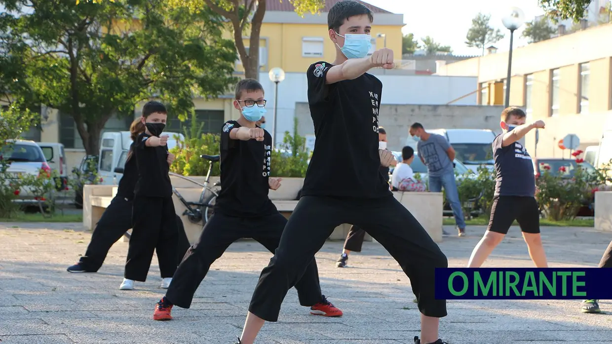 Kenpo une famílias na Sociedade Euterpe Alhandrense