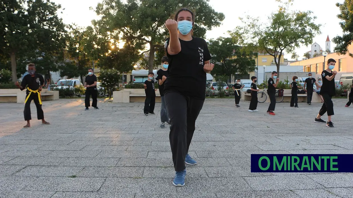 Kenpo une famílias na Sociedade Euterpe Alhandrense