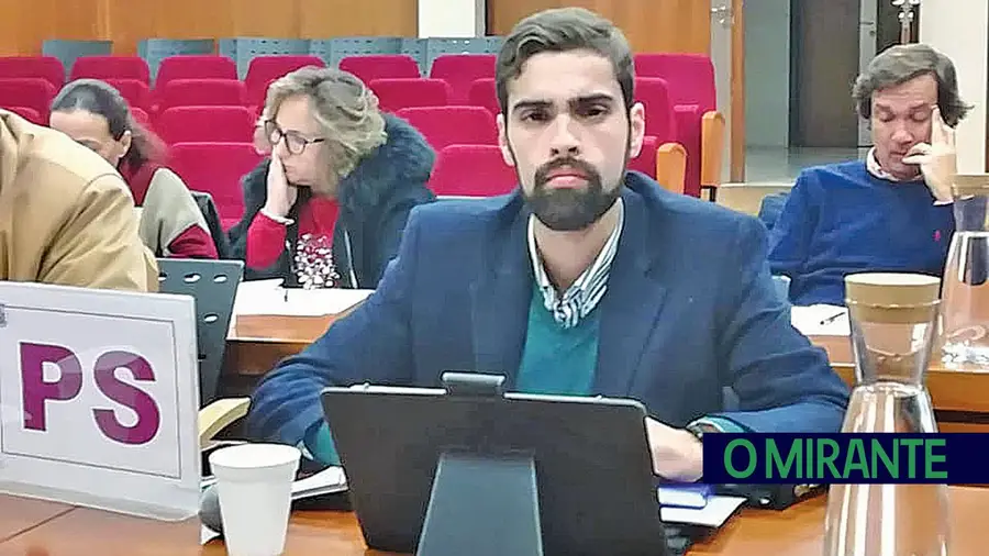 Líder da JS de Almeirim escapa a julgamento por burla a idosas com manobra jurídica Líder da JS de Almeirim escapa a julgamento por burla a idosas com manobra jurídica