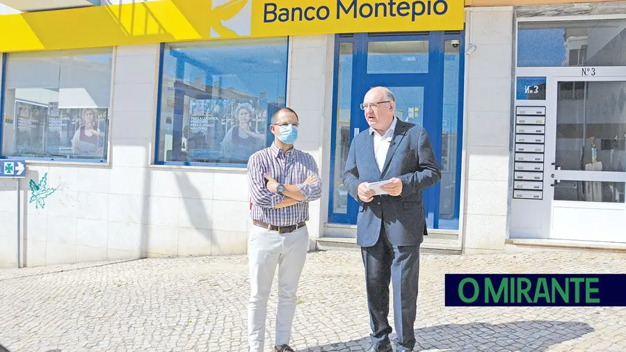 Autarcas e sindicatos querem intervenção do Governo no fecho de bancos em VFX Autarcas e sindicatos querem intervenção do Governo no fecho de bancos em VFX