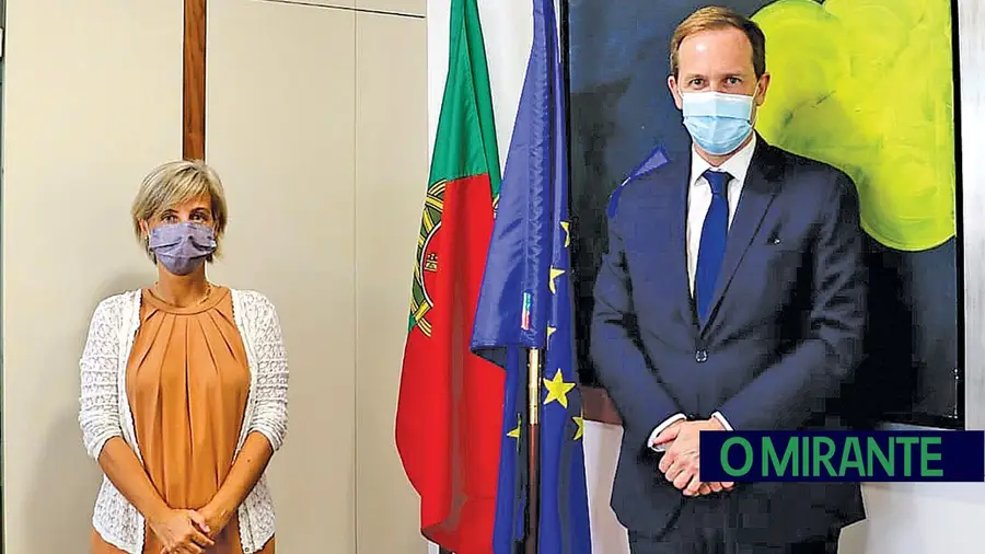 Ministra garante novo Centro de Saúde no Cartaxo com dinheiro da bazuca Ministra garante novo Centro de Saúde no Cartaxo com dinheiro da bazuca