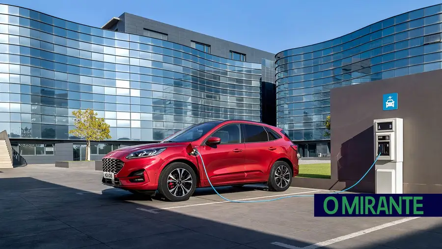 Novo Ford Kuga Plug-In Hybrid está disponível na LizDrive Novo Ford Kuga Plug-In Hybrid está disponível na LizDrive