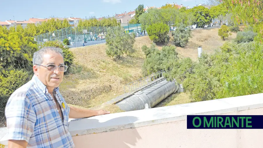Esgoto a céu aberto é um martírio para quem vive e trabalha no Forte da Casa Esgoto a céu aberto é um martírio para quem vive e trabalha no Forte da Casa