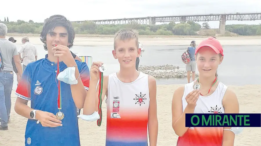 As jovens promessas de canoagem do Alhandra Sporting Club As jovens promessas de canoagem do Alhandra Sporting Club