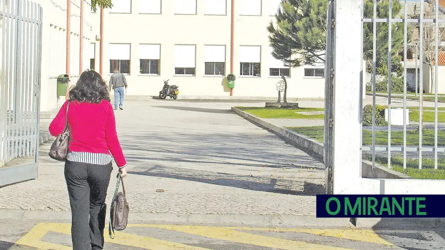 Ensino secundário em Samora expõe necessidade de nova escola Ensino secundário em Samora expõe necessidade de nova escola