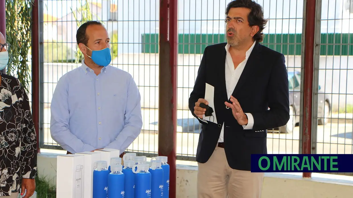 Águas de Santarém troca garrafas de plástico por reutilizáveis