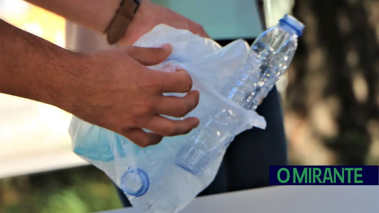 Águas de Santarém troca garrafas de plástico por reutilizáveis
