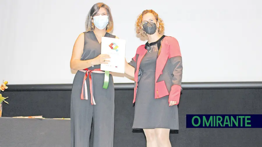 Entrega de diplomas a adultos de Alcanena que voltaram a estudar Entrega de diplomas a adultos de Alcanena que voltaram a estudar