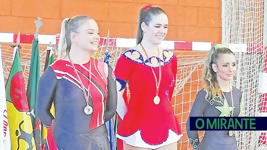 Raquel Ferreira campeã distrital de patinagem artística