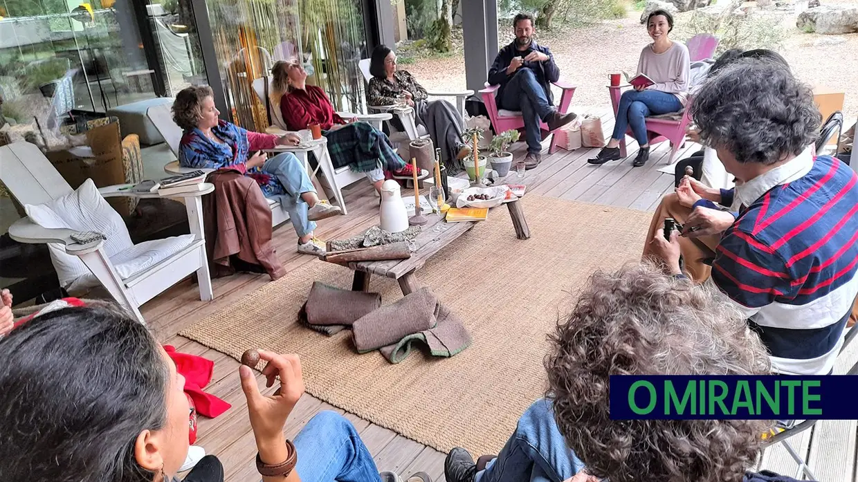 Uma roda de leitura entre serras e oliveiras
