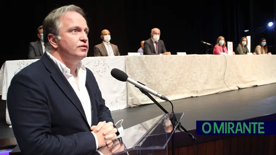 Em Almeirim o presidente não vai dar espaço para preparar a sucessão Em Almeirim o presidente não vai dar espaço para preparar a sucessão