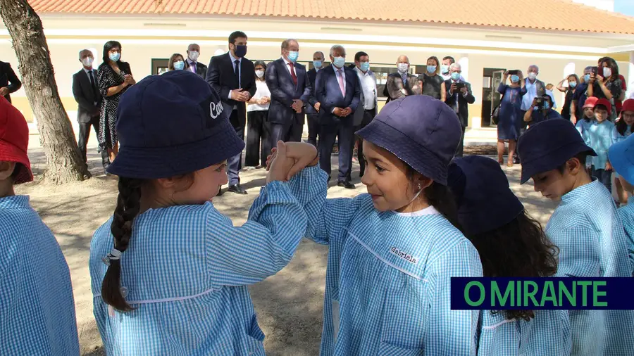 Almeirim é um exemplo na transferência de competências na educação Almeirim é um exemplo na transferência de competências na educação