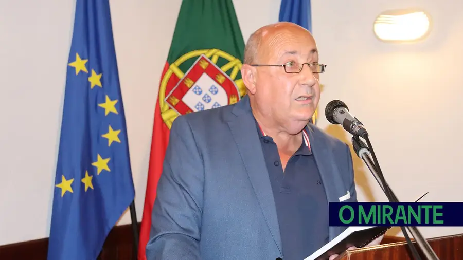Hélder Esménio continua presidente sem demagogias e populismos Hélder Esménio continua presidente sem demagogias e populismos