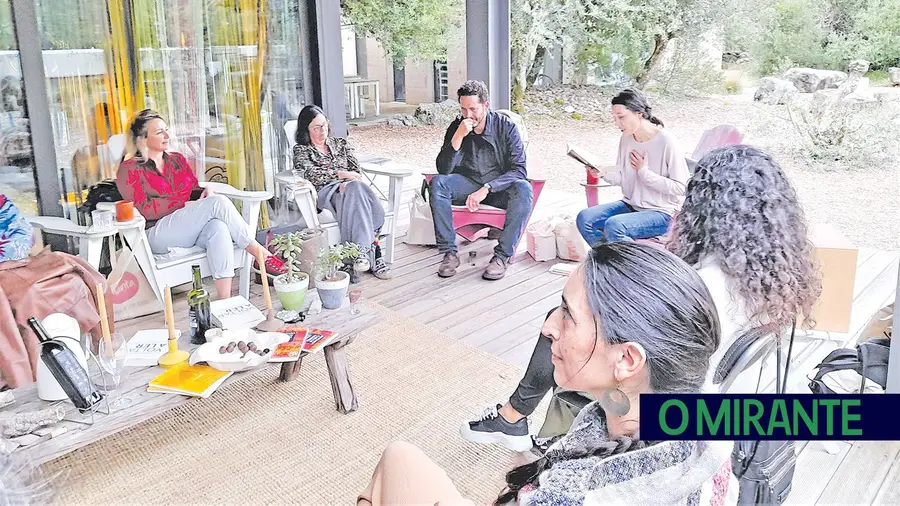 Uma roda de leitura entre serras e oliveiras Uma roda de leitura entre serras e oliveiras