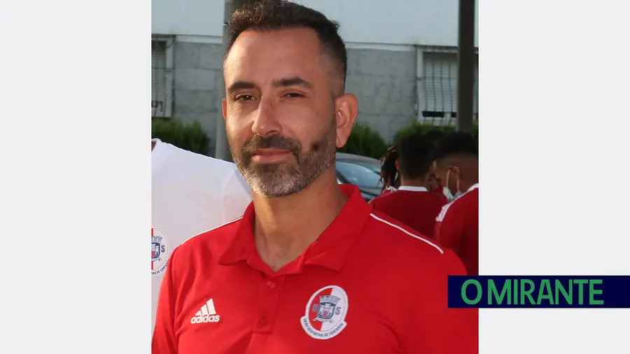 União de Santarém rescinde com treinador Acácio Santos