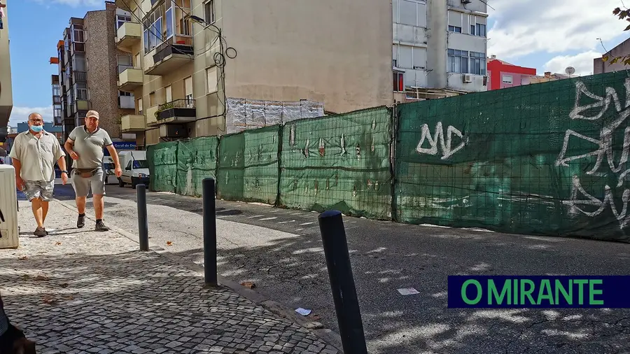 Tribunal dá trinta dias à comunidade para juntar-se a acção popular em Alverca Tribunal dá trinta dias à comunidade para juntar-se a acção popular em Alverca