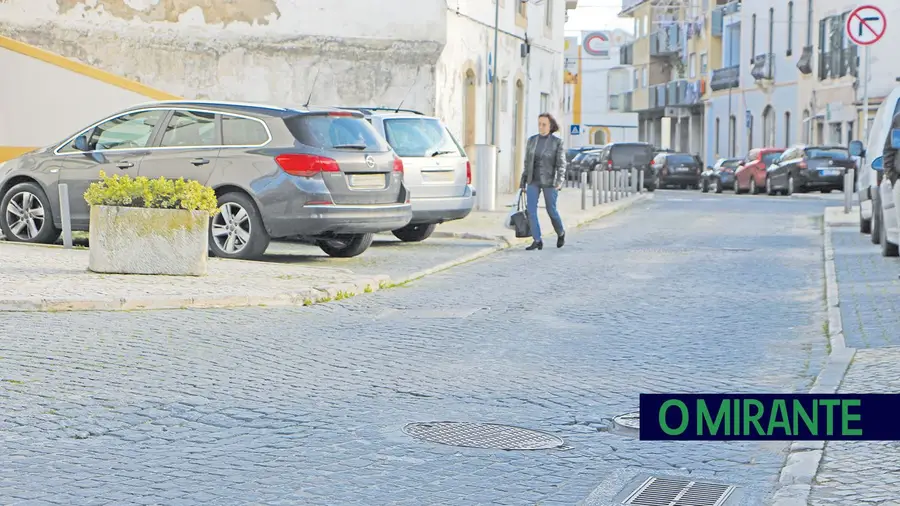 Autarquias prestam esclarecimentos sobre obras polémicas em ruas em Azambuja