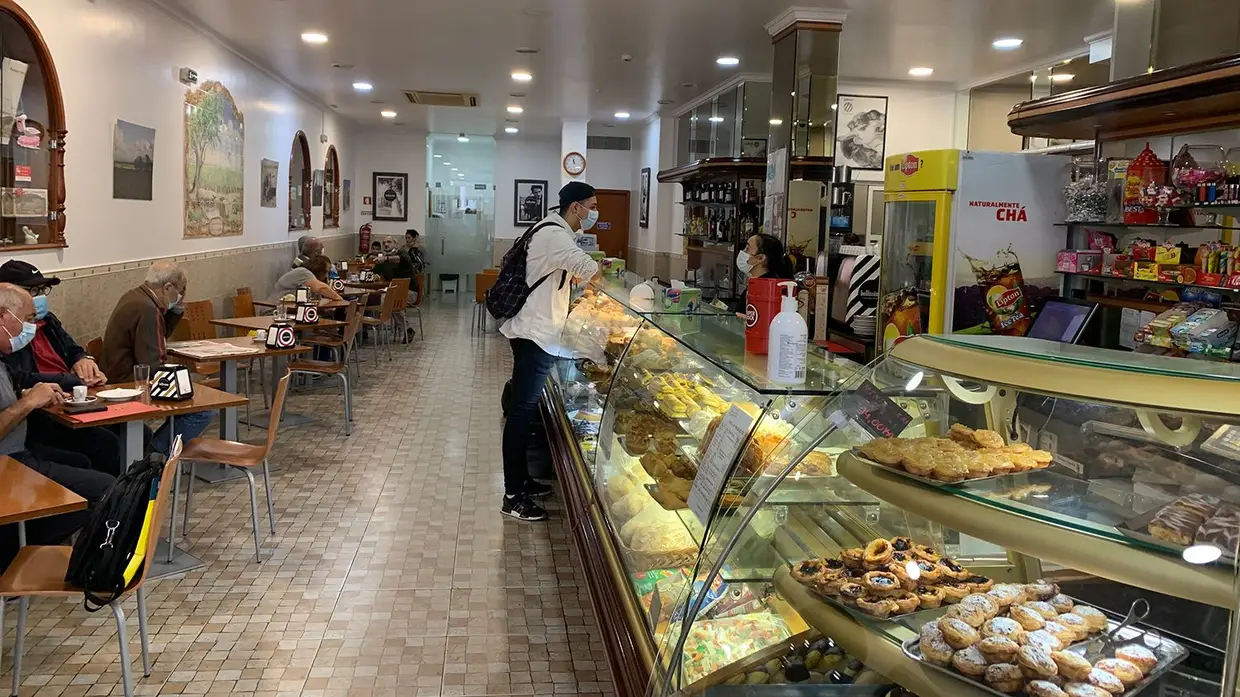 Pastelaria Favorita, do Cartaxo, especializada no fabrico dos deliciosos cartaxinhos