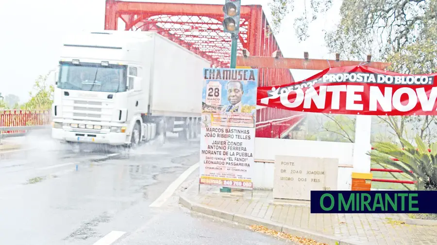 Semáforos são para “inglês ver” na Ponte da Chamusca mas IP diz que está tudo bem Semáforos são para “inglês ver” na Ponte da Chamusca mas IP diz que está tudo bem