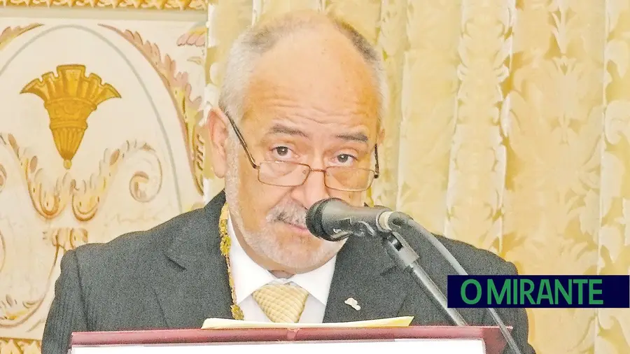 Moita Flores vai a julgamento por prejudicar a Câmara de Santarém com obras ilegais Moita Flores vai a julgamento por prejudicar a Câmara de Santarém com obras ilegais