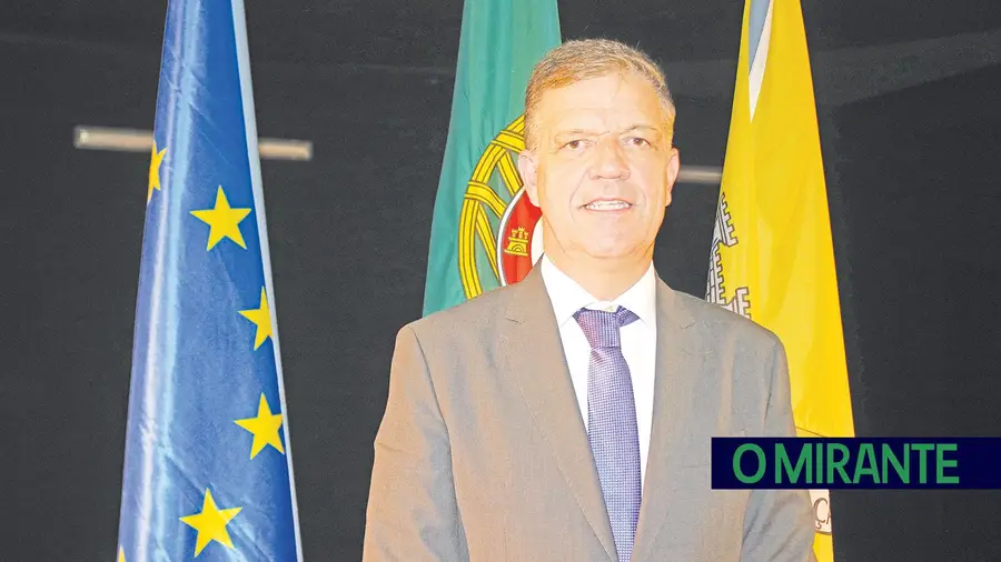“Um verdadeiro líder não se escuda nos outros para justificar os seus insucessos” “Um verdadeiro líder não se escuda nos outros para justificar os seus insucessos”