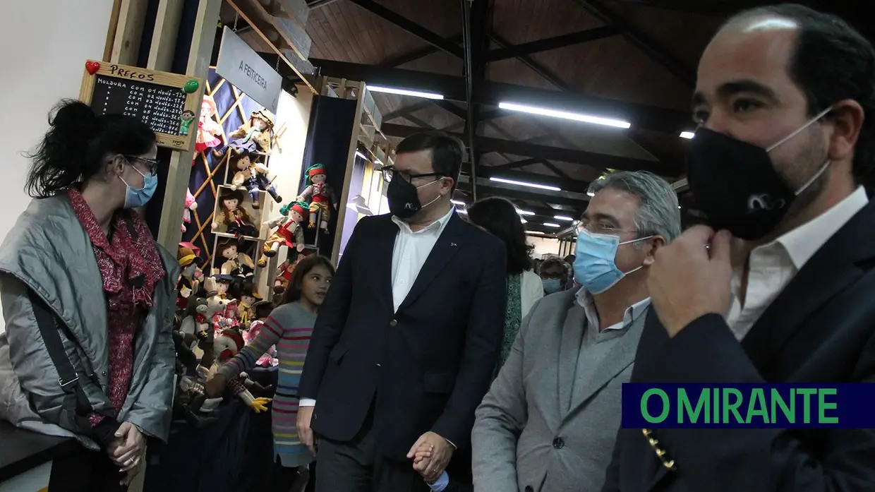 Festival Nacional de Gastronomia com mesa posta em Santarém