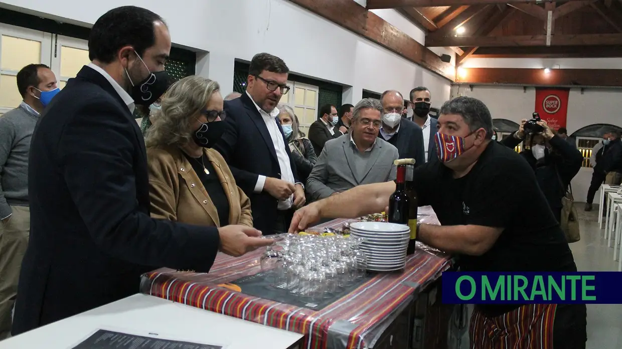 Festival Nacional de Gastronomia com mesa posta em Santarém