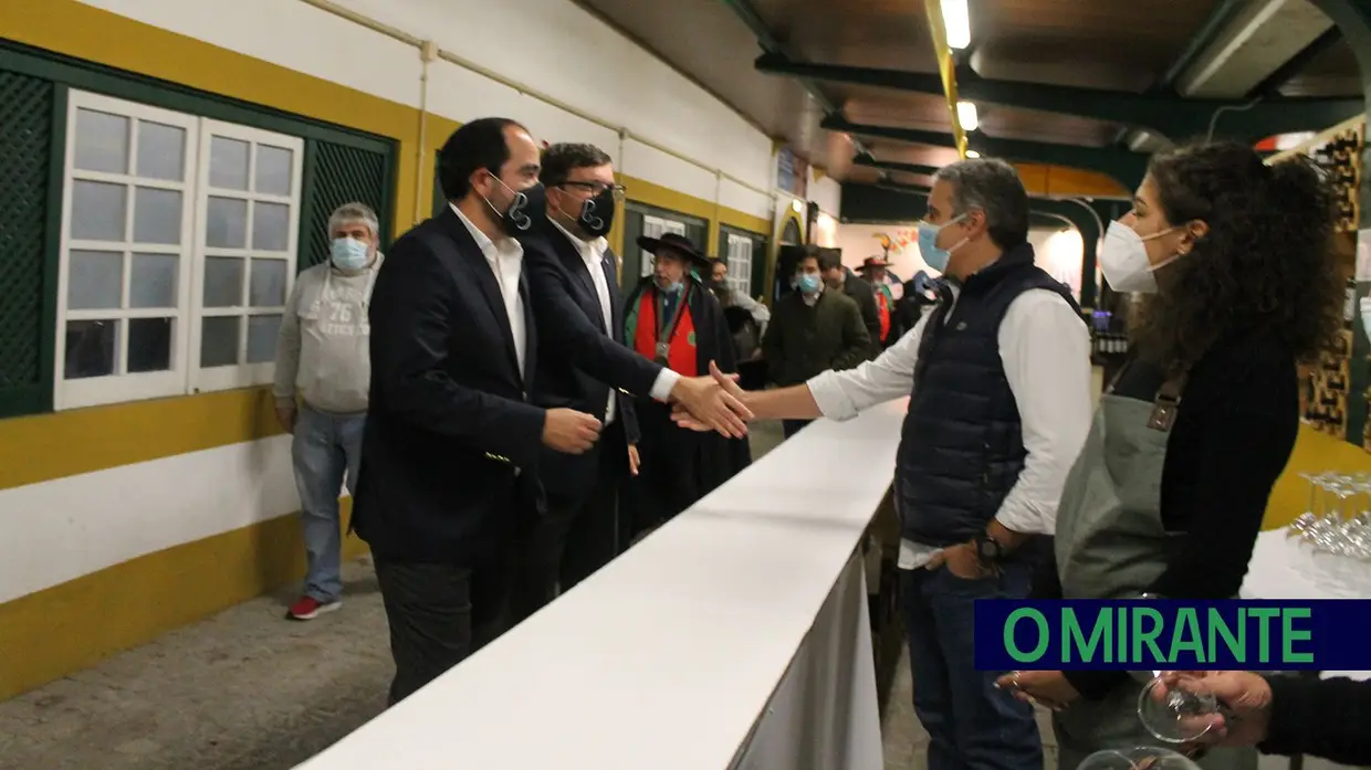 Festival Nacional de Gastronomia com mesa posta em Santarém