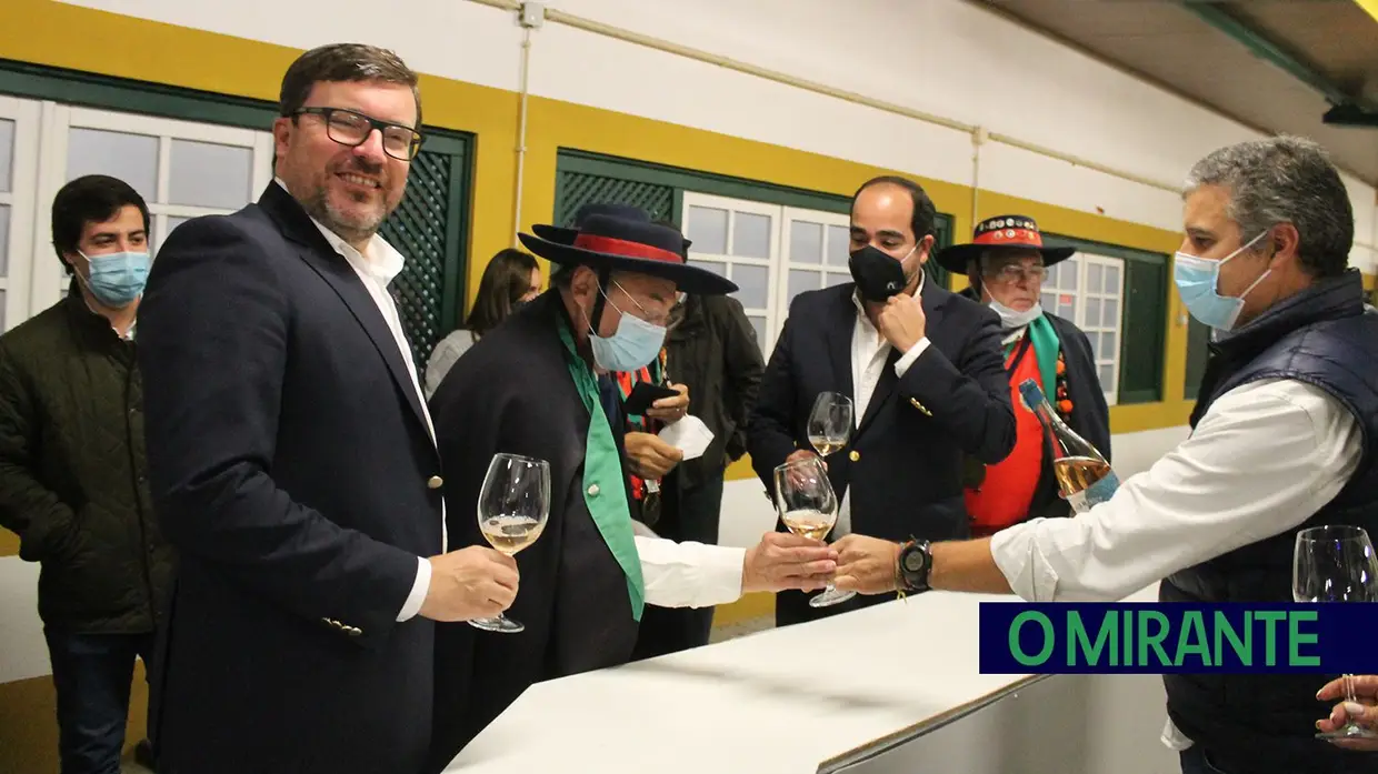 Festival Nacional de Gastronomia com mesa posta em Santarém