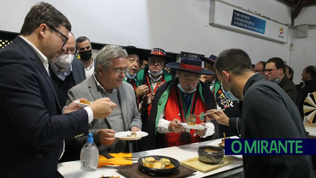 Festival Nacional de Gastronomia com mesa posta em Santarém