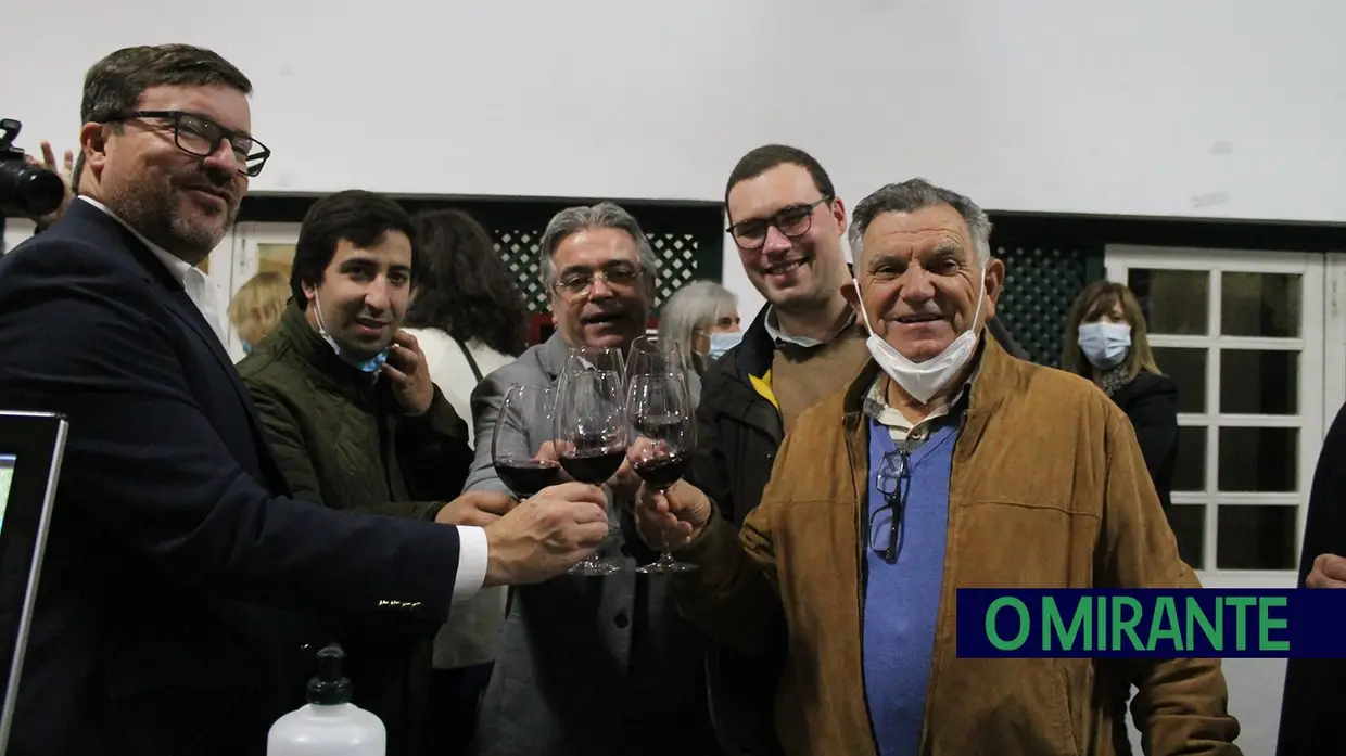 Festival Nacional de Gastronomia com mesa posta em Santarém