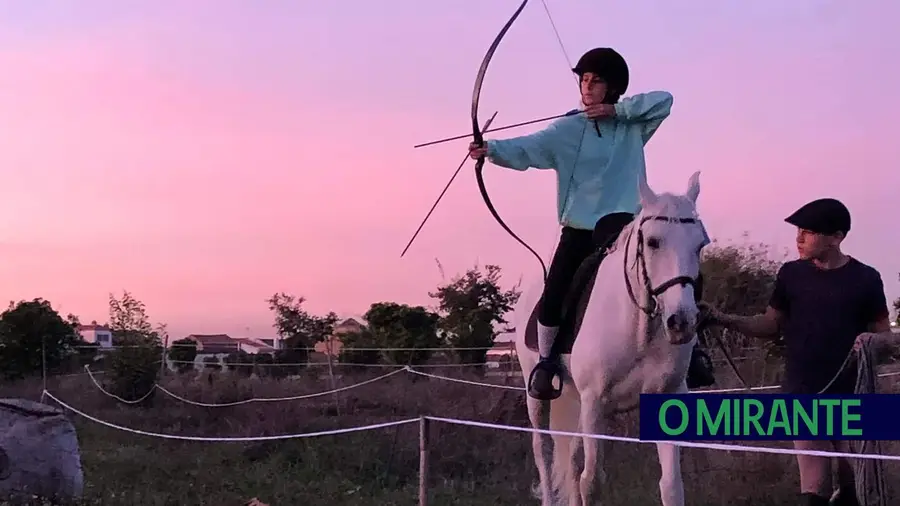 Tiro com arco a cavalo em estreia na Golegã