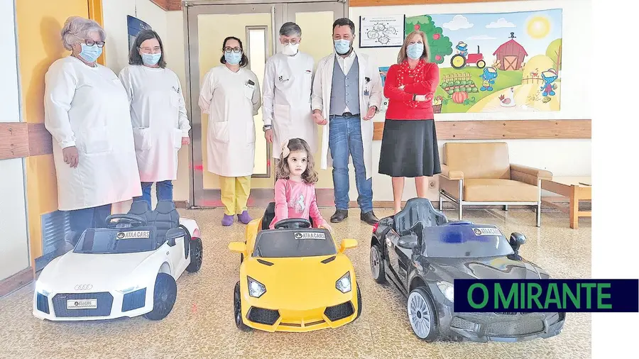 Crianças internadas andam em carros eléctricos no Hospital de Santarém Crianças internadas andam em carros eléctricos no Hospital de Santarém