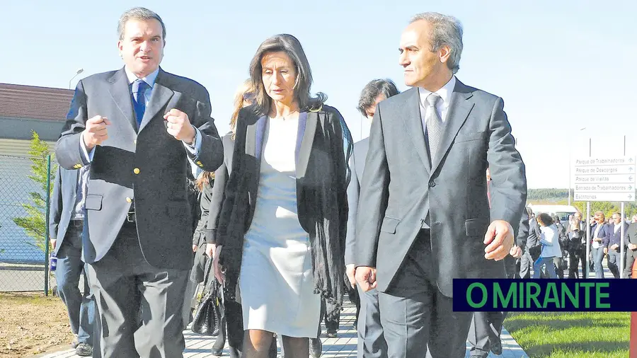 Ao fim de 11 anos de lutas burocráticas e administrativas Ao fim de 11 anos de lutas burocráticas e administrativas