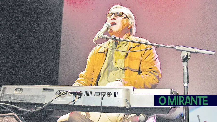 José Cid volta ao rock progressivo com “Vozes do Além” José Cid volta ao rock progressivo com “Vozes do Além”