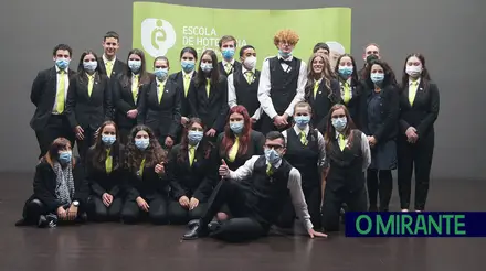 Alunos da Escola de Hotelaria de Fátima recebem distintivos Alunos da Escola de Hotelaria de Fátima recebem distintivos