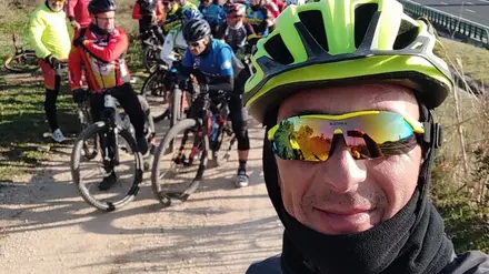 Cerca de 70 ciclistas Cerca de 70 ciclistas