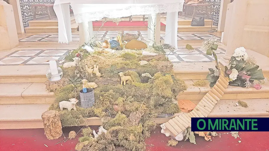 Presépio de igreja do Entroncamento vandalizado depois da missa Presépio de igreja do Entroncamento vandalizado depois da missa