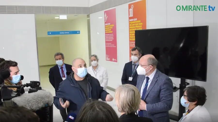 VÍDEO. Filho de utente confronta ministra e administração do hospital de VFX com problemas da unidade