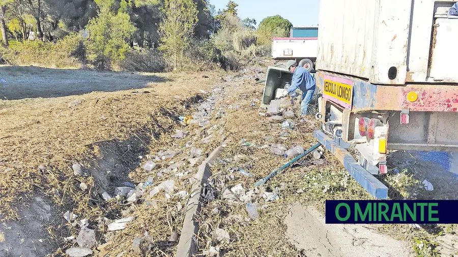 Parque de pesados do Cartaxo era lixeira a céu aberto