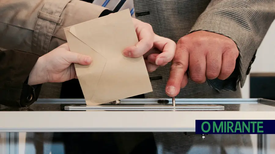 Governo recomenda que eleitores em confinamento votem entre as 18 e as 19 horas
