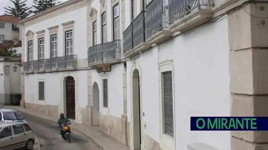 Biblioteca Municipal de Santarém precisa de obras