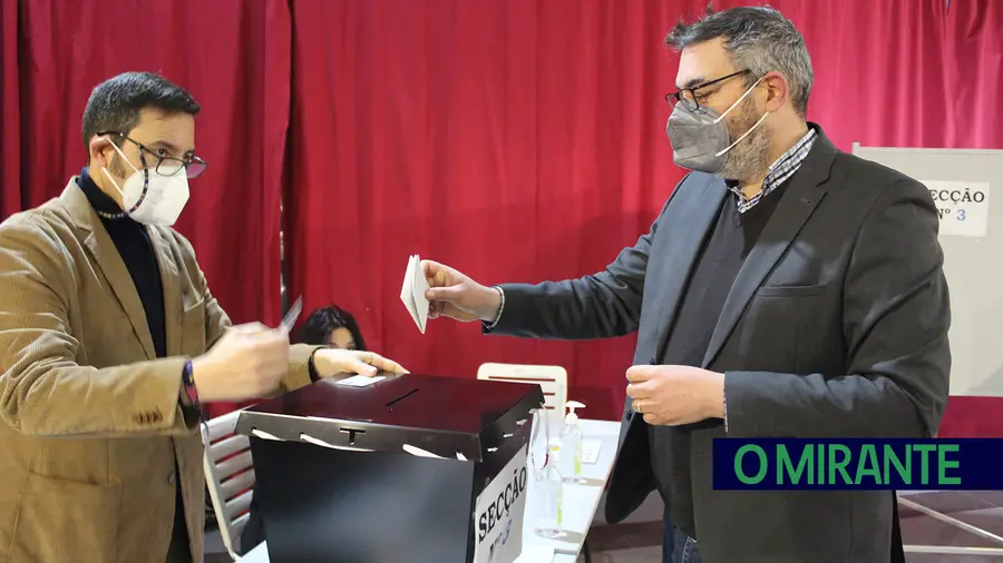Presidente de Vila Franca de Xira votou de manhã no Ateneu